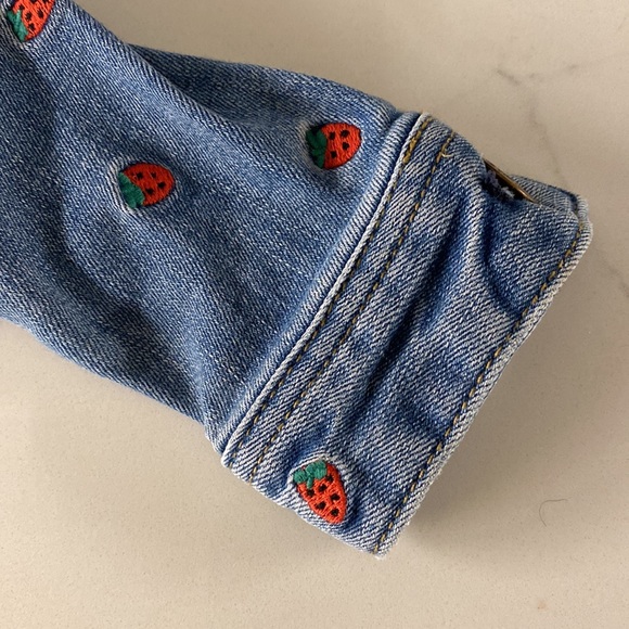 Barely used jacket by 4 y/o.  Perfect condition not a stitch out of place. - Picture 9 of 10